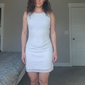Elegant White Sleeveless Mini Dress